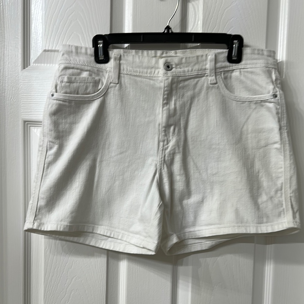 Women's White ShortsLevi’s size 14 Jean shorts white
